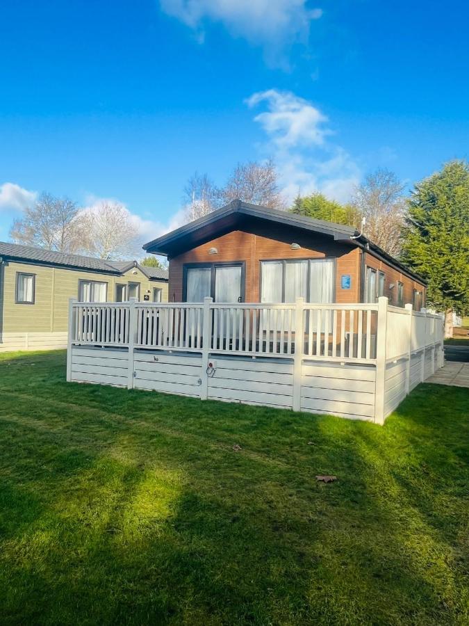 Bushmills Lodge With Hot Tub Thornton  Exterior photo
